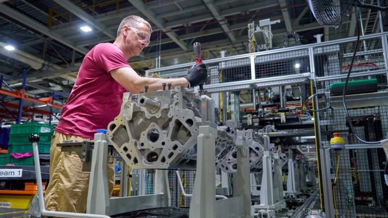 GM ставить на V8 та дизель, незважаючи на зростання цін на пальне 2