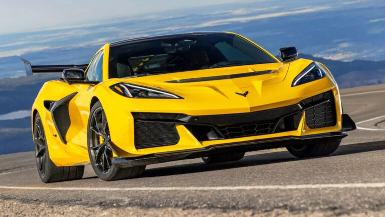 Виграй Chevrolet Corvette ZR1 у розіграші музею «Корвет» 3