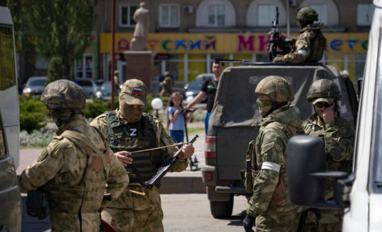 Росія тримає працівників ЗАЕС заручниками, змушуючи до співпраці 37