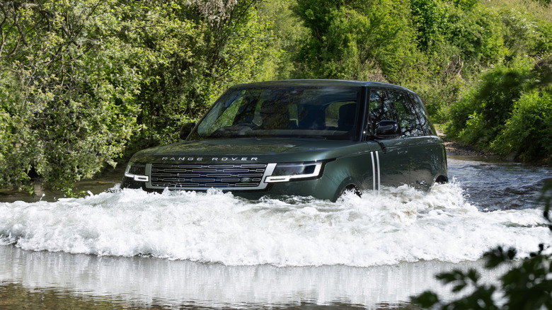 Range Rover 2027: електричний дебют, невідмінний від бензинових аналогів 4