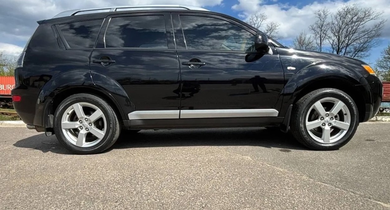 Mitsubishi Outlander 2008 з мінімальним пробігом продають в Україні: скільки коштує 1