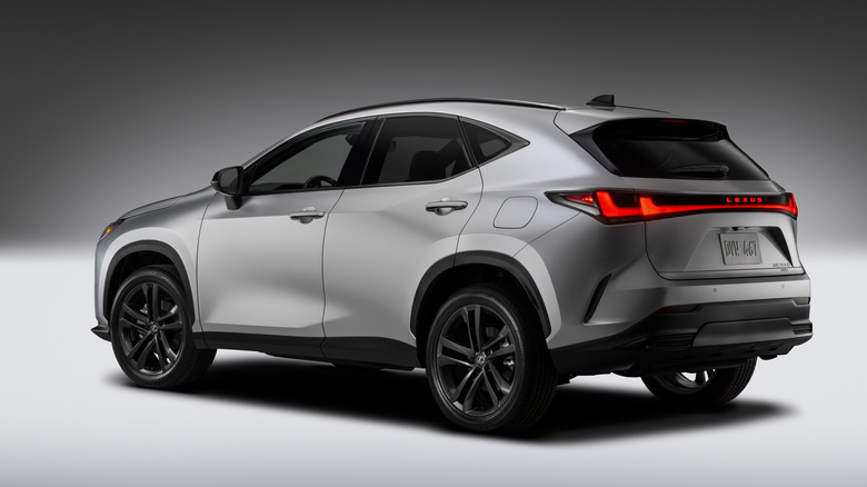 Lexus NX 2027: тільки гібрид, більший екран і "сенсорний консьєрж" 3