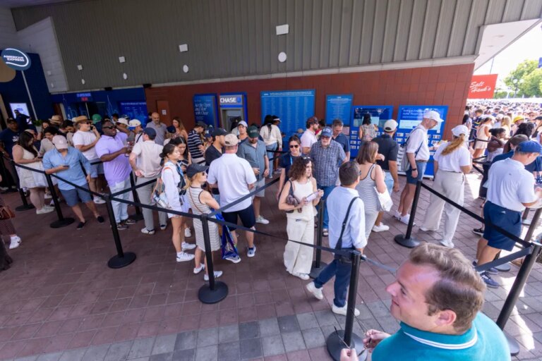Сендвіч за $38 на US Open: чому відвідувачі готові платити і чекати 21 Сендвіч за $38 на US Open: чому відвідувачі готові платити і чекати 21