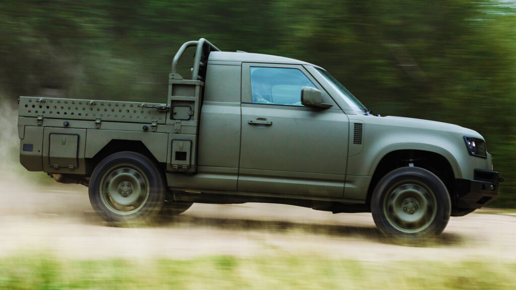 Defender заступає на службу, JLR прагне отримати оборонні контракти 1