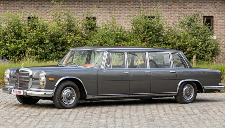 Шестидверний Mercedes-Benz 600 Pullman 1970 року виставлять на аукціон 27
