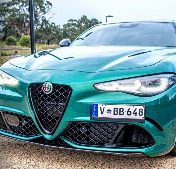 Giulia Quadrifoglio 2026: легенда, що досі випереджає конкурентів