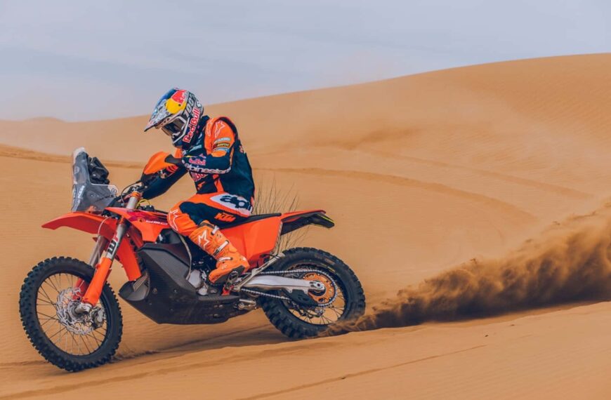 Бомба Новини 47 KTM 450 Rally Replica вперше з’явився в американських дилерів