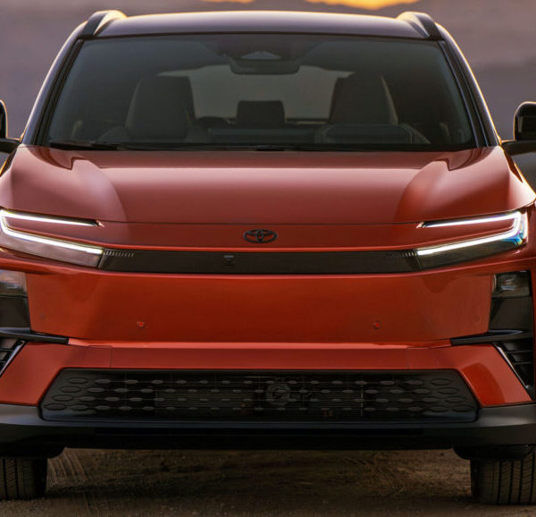 Toyota відкликає новий C-HR через перевірку майбутнього електромобіля