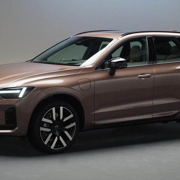 Volvo XC60 2028: оновлений дизайн та рекордний запас ходу на електротязі