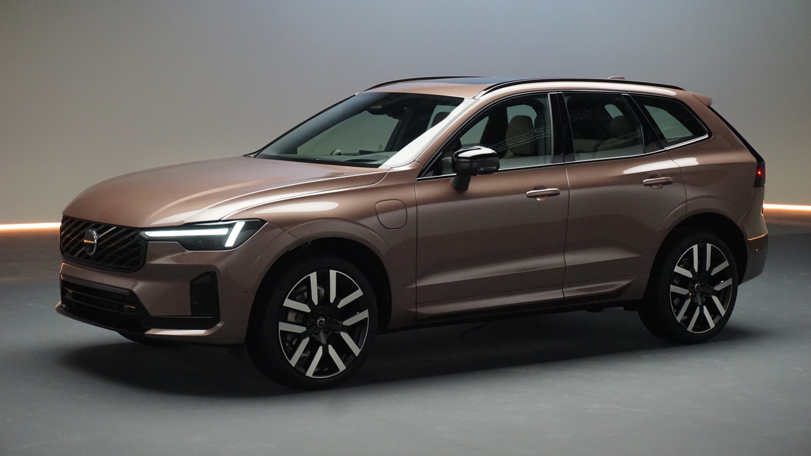 Volvo XC60 2028: оновлений дизайн та рекордний запас ходу на електротязі 1