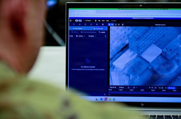 Бомба Новини 12 Maven: універсальний додаток для Пентагону