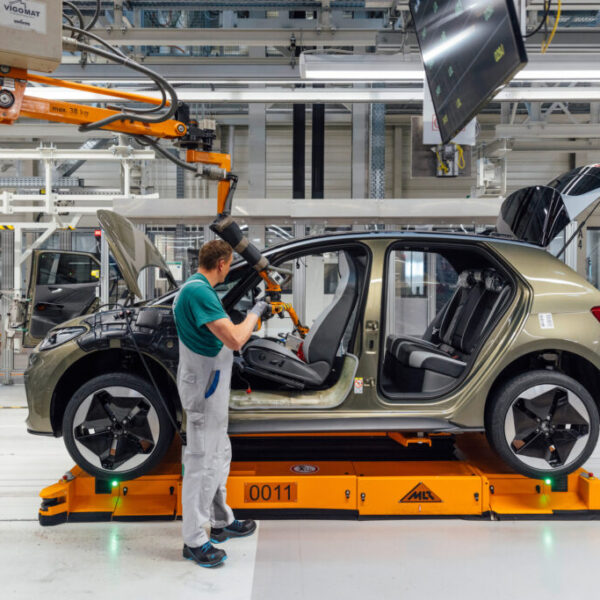 Volkswagen готує масштабну реорганізацію, що зачепить чотири заводи та десятки&hellip;