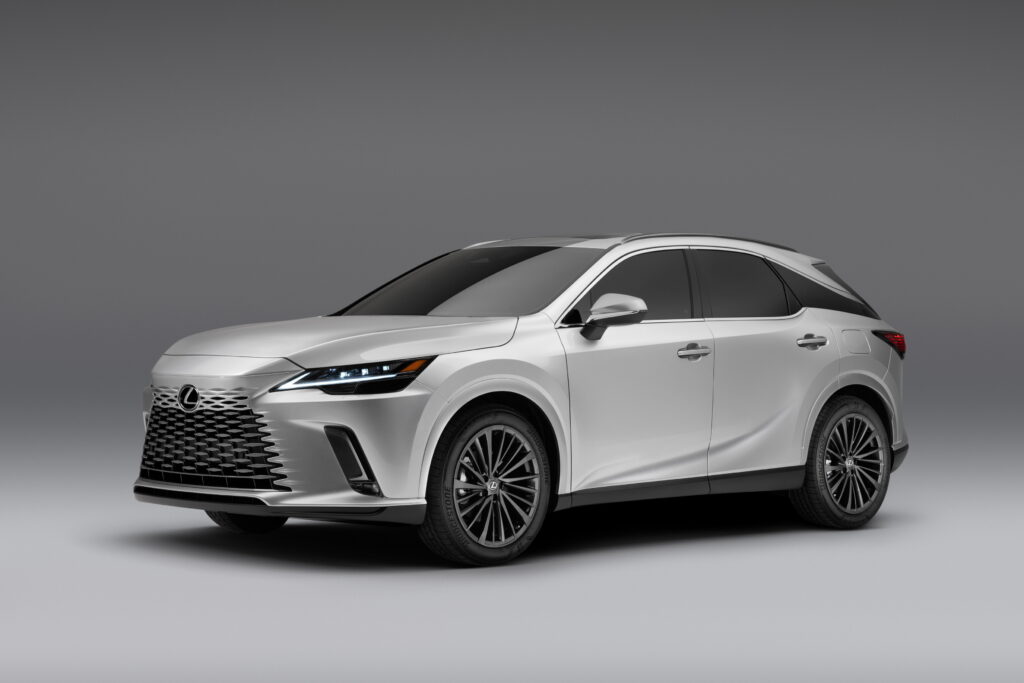 Lexus RX подорожчав, але отримав нові гальмівні супорти 2