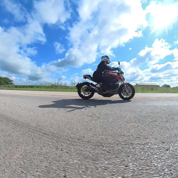 Zero Motorcycles обладнає електробайки швидкісною зарядкою