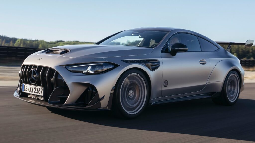 Mercedes-AMG CLE 646 проти Ford Mustang GTD: битва суперкарів 4