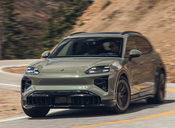 Porsche Cayenne Turbo Electric 2026: ефектний спорткар за $200 000
