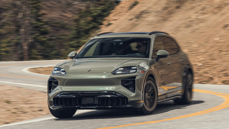 Porsche Cayenne Turbo Electric 2026: ефектний спорткар за $200 000 17