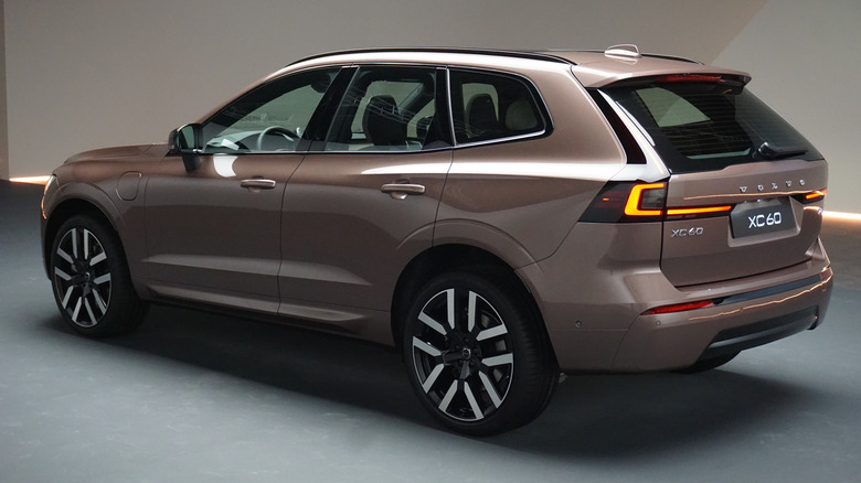 Volvo XC60 2028: оновлений дизайн та рекордний запас ходу на електротязі 2