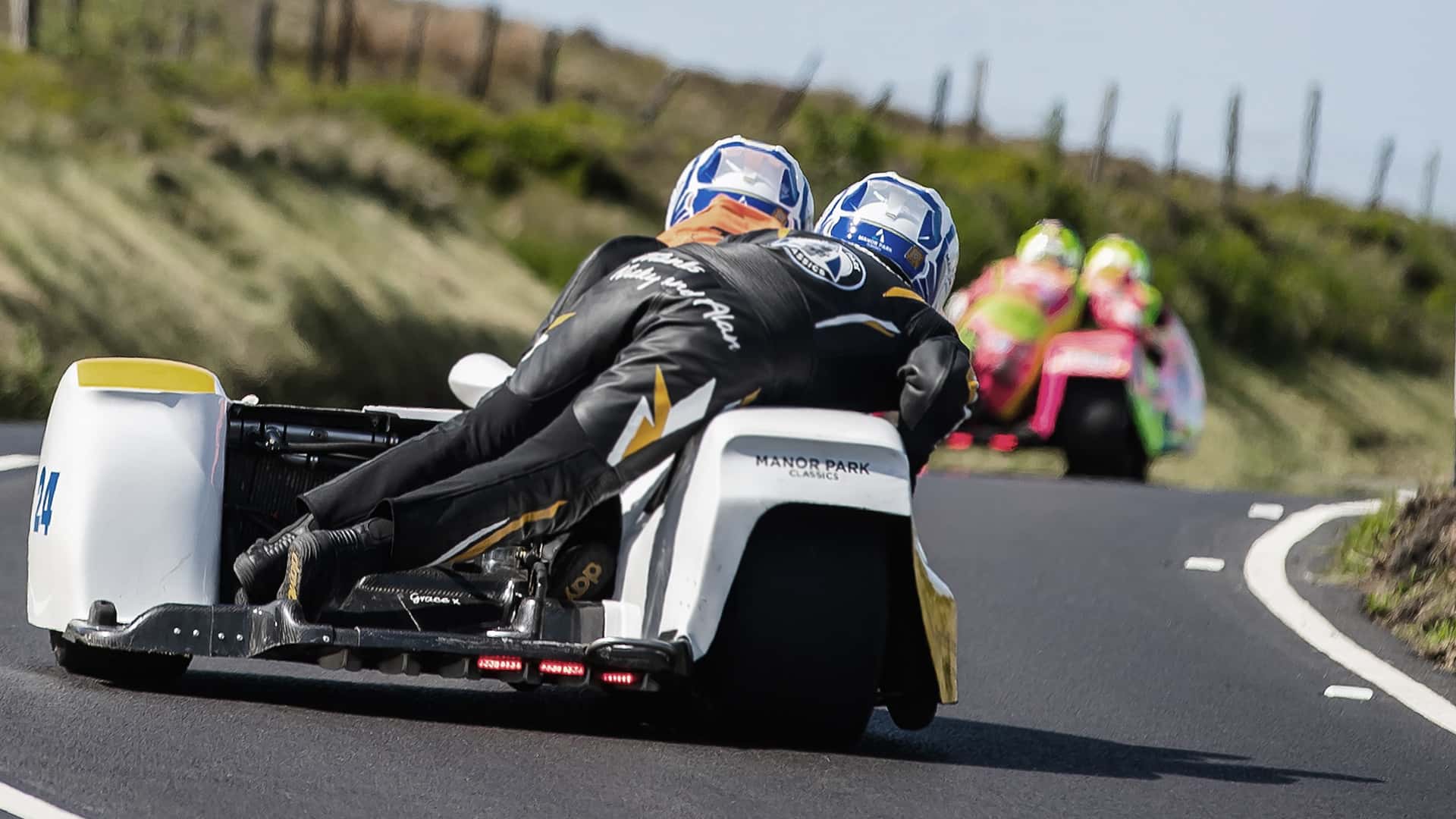 Гонки мотоциклів з колясками на Isle of Man TT повернуться наступного року з оновленнями 1 Мотоцикл із коляскою на трасі Isle of Man TT