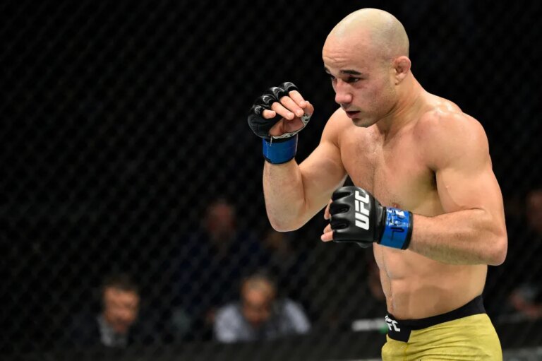 Ексбоєць UFC, ставши поліцейським, жорстко побив водія під час небезпечної зупинки 5