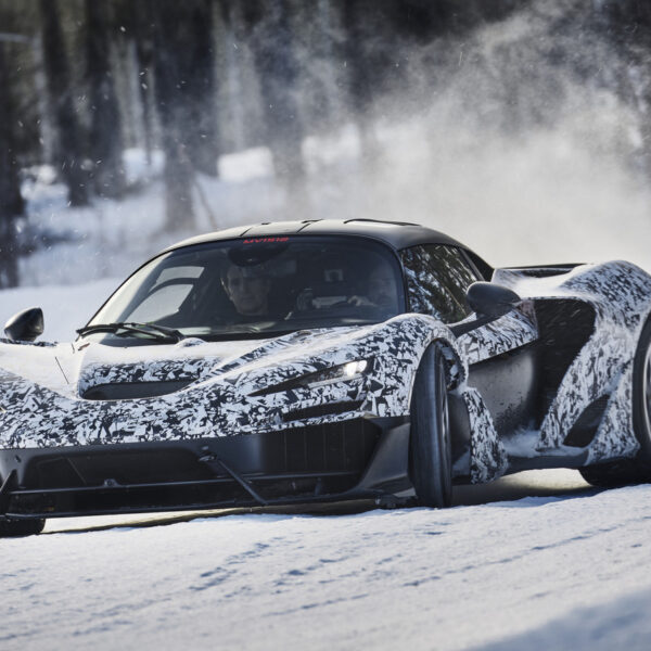 McLaren випускає позашляховик, долаючи власні попередні заяви