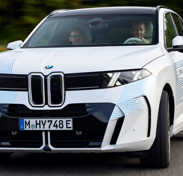 BMW X5 на водні: перевіряємо, наскільки він близький