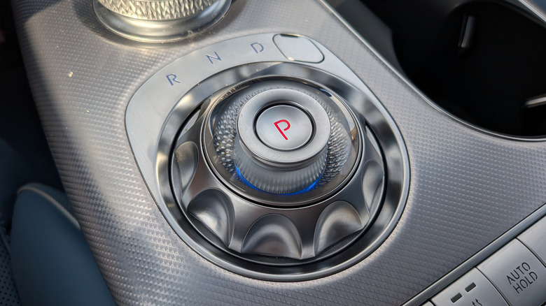 Сферичний селектор Genesis GV60: зайва розкіш, яка викликає захоплення 2