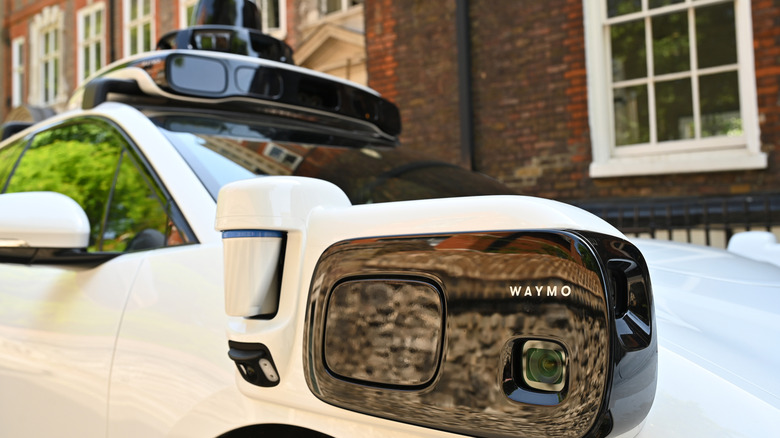Збирачі сміття з автопарку Waymo: боротьба з блювотиною та фекаліями 2