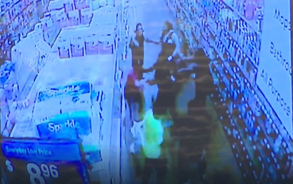 Батьки підлітка жорстоко вбили 77-річного покупця Walmart через суперечку з візком 3