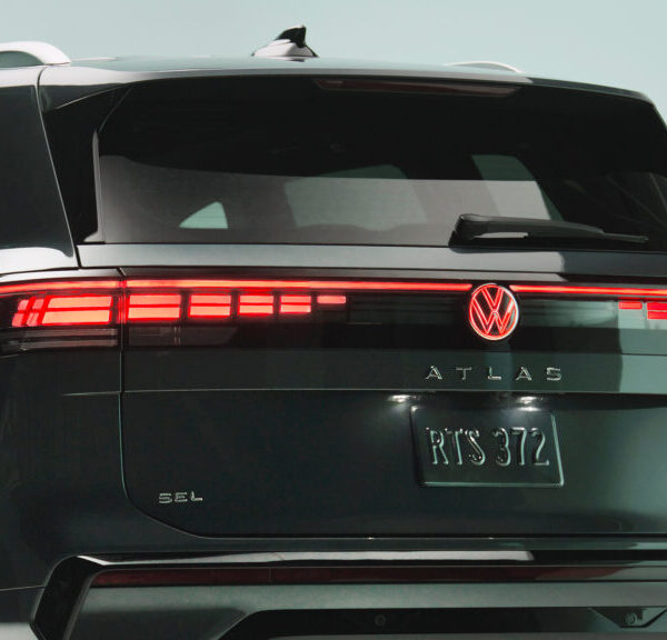 Volkswagen навчиться перелаштовуватися між смугами, як Tesla