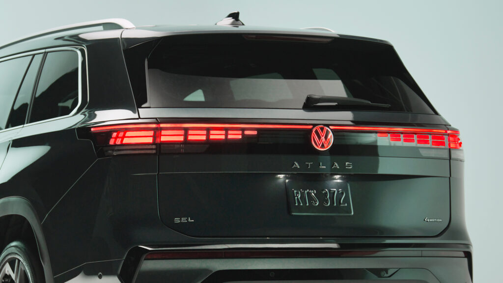 Volkswagen навчиться перелаштовуватися між смугами, як Tesla 1
