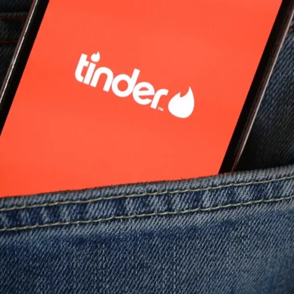 Tinder посилить можливості ШІ для успішніших знайомств