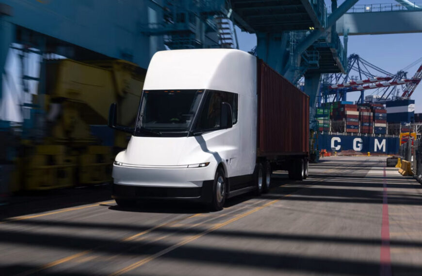 Tesla поновила відвантаження електричних вантажівок Semi, але приховує деталі