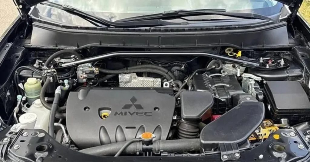 Mitsubishi Outlander 2008 з мінімальним пробігом продають в Україні: скільки коштує 3
