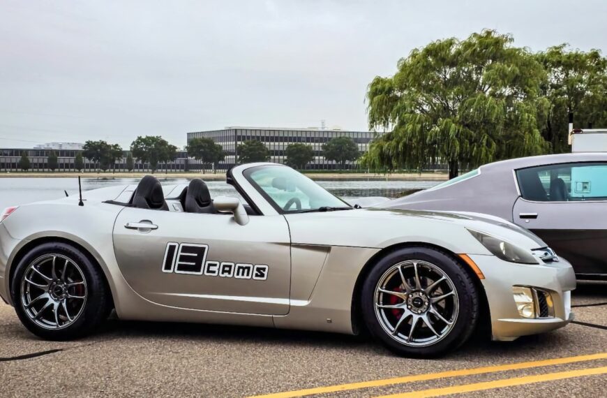 Чи вартий Saturn Redline Roadster 2007 року своїх $7,500?