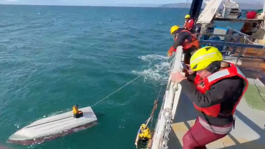 Аляскинський підліток, що вижив у морі 62 години, розкрив шокуючі подробиці порятунку 4