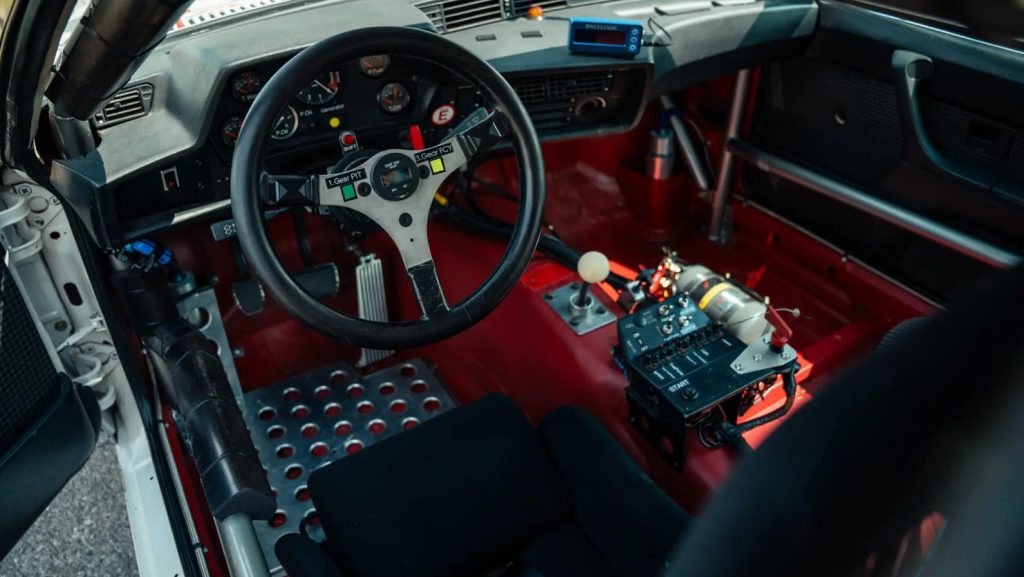 Легендарний BMW 635CSi Group A від Schnitzer Motorsport продається за 700 000 євро 3