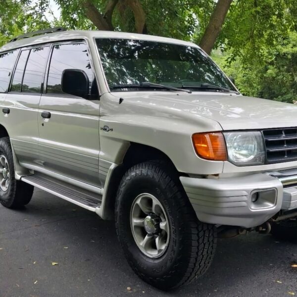 Mitsubishi Montero Limited 2000: чи вартий він 9800 доларів?