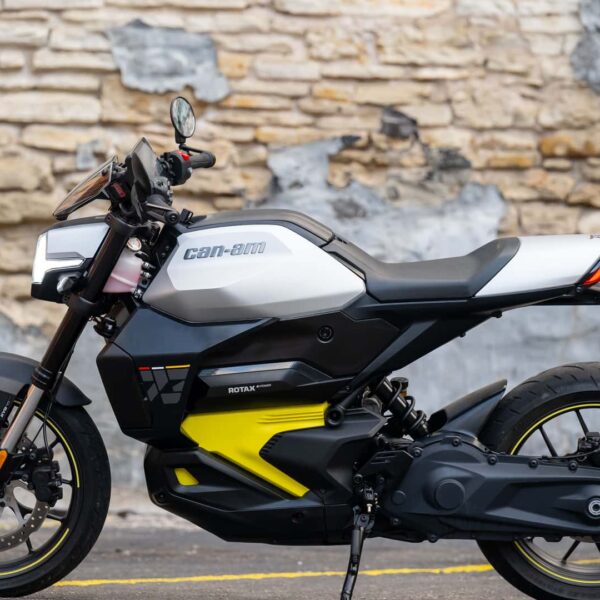 Бомба Новини 27 Can-Am відкликає мотоцикли через несправний сенсорний екран