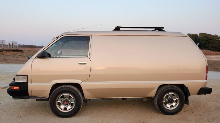 Toyota 4WD Cargo Van 1987: вартий своїх 10 тисяч? 12 Toyota 4WD Cargo Van 1987: вартий своїх 10 тисяч? 12