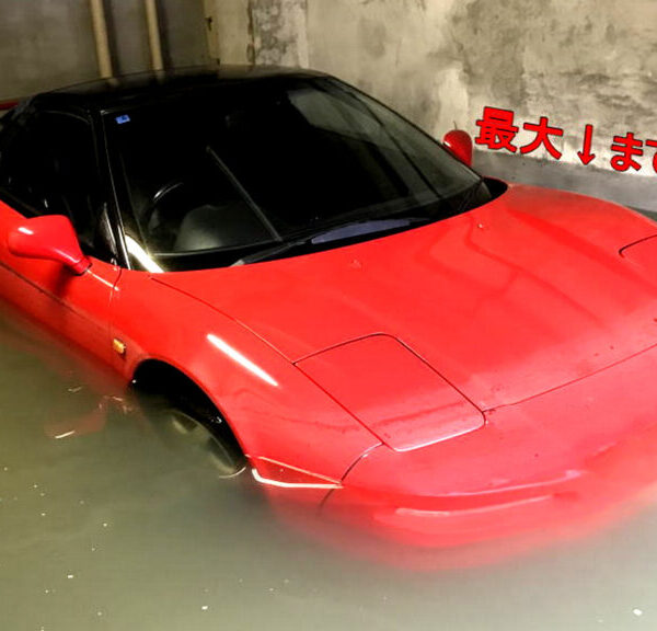 Затоплений Honda NSX 1991 року: 93 ставки свідчать про цінність,&hellip;