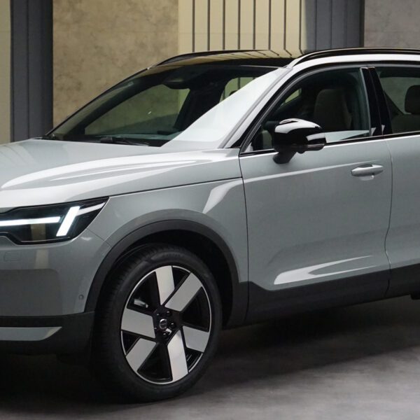 Оновлений Volvo XC40 2028: витончений дизайн та розумніший салон