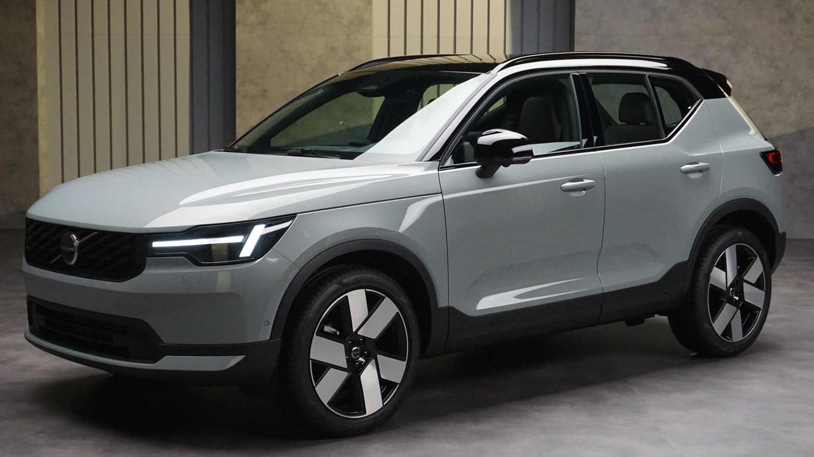 Оновлений Volvo XC40 2028: витончений дизайн та розумніший салон 1 Оновлений Volvo XC40 2028: витончений дизайн та розумніший салон 1