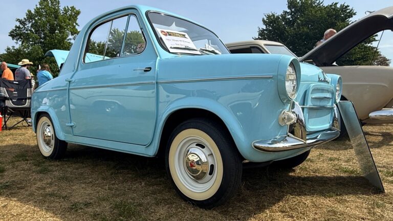 Vespa 400: чому італійці відмовилися від міні-авто на користь скутерів 1