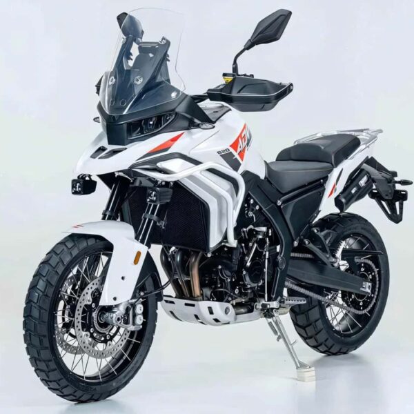 Китайський трициліндровий байк кидає виклик Triumph Tiger