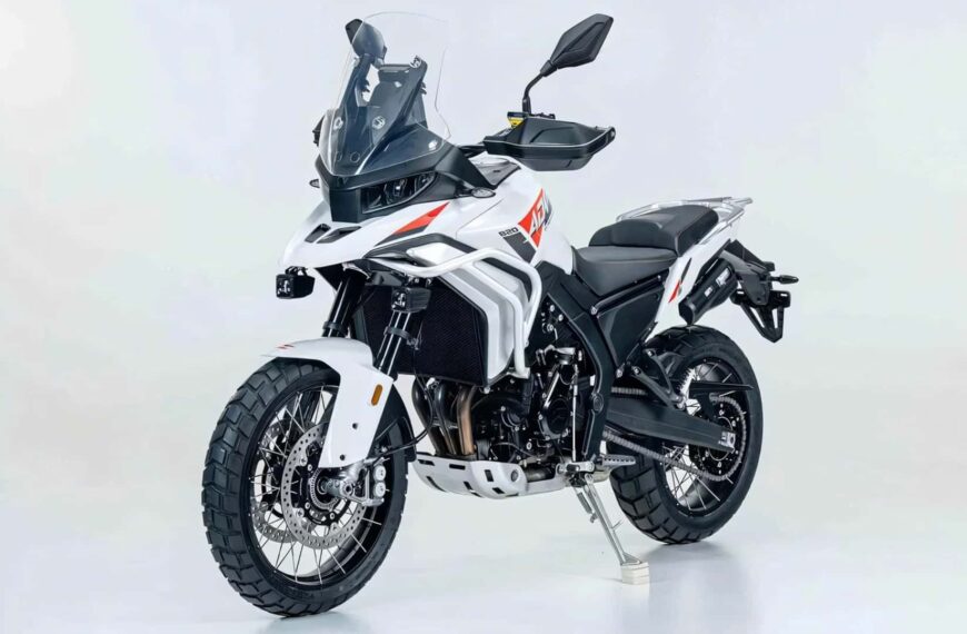 Китайський трициліндровий байк кидає виклик Triumph Tiger