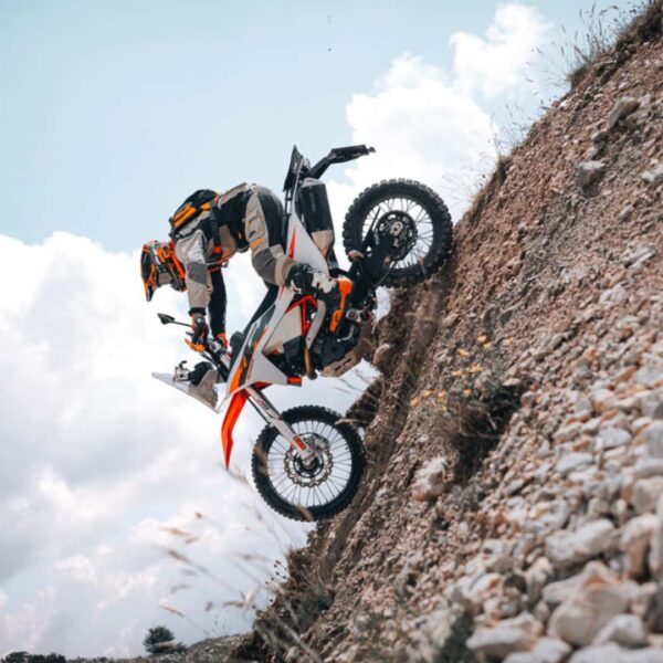 KTM 690 Rally: приборкай стихію, розкрий себе
