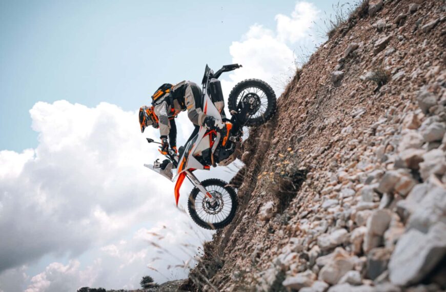 KTM 690 Rally: приборкай стихію, розкрий себе