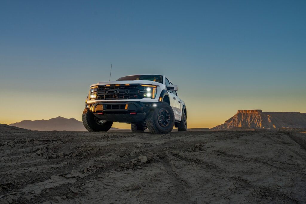 Ford F-150: ризик відриву паливного бака під час руху 4