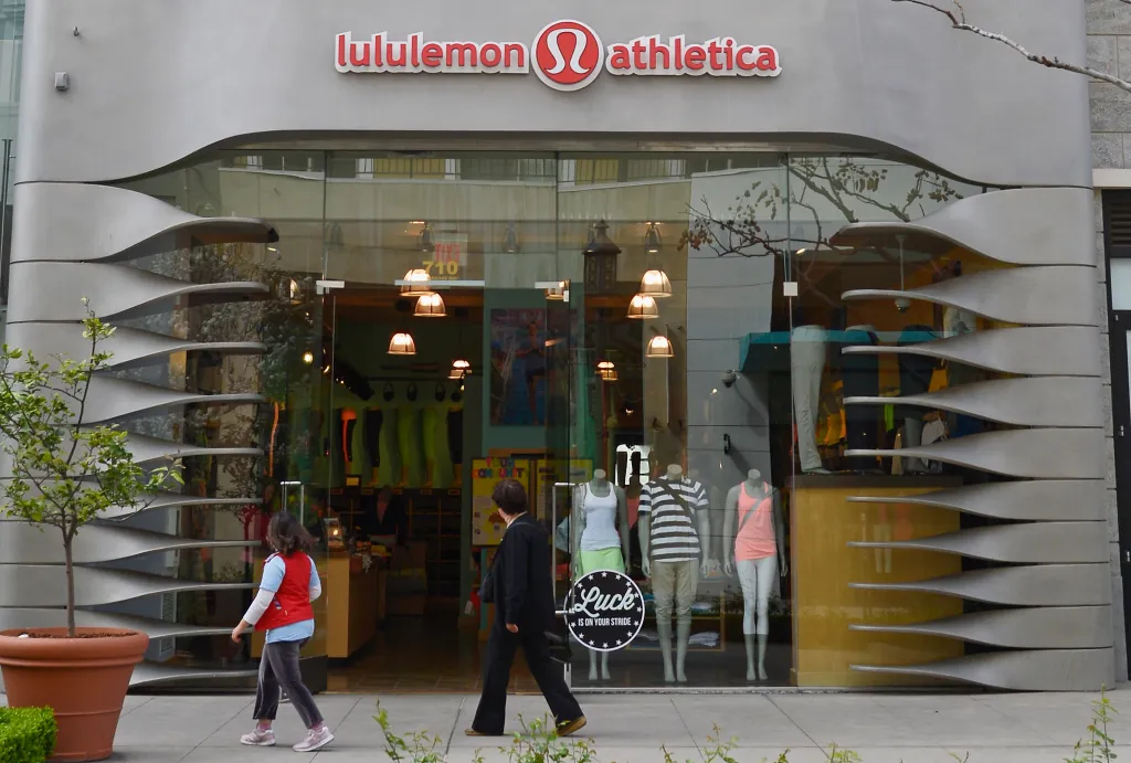 Засновник Lululemon подає на розлучення після 20 років шлюбу без шлюбного договору 3